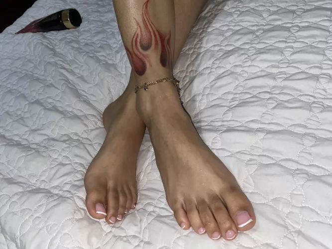 Let me drain your cock with my pretty little feet 😈😍👅💦