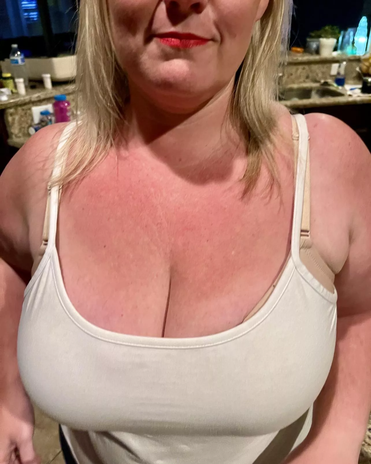 Let me know if I’m your type! 💋