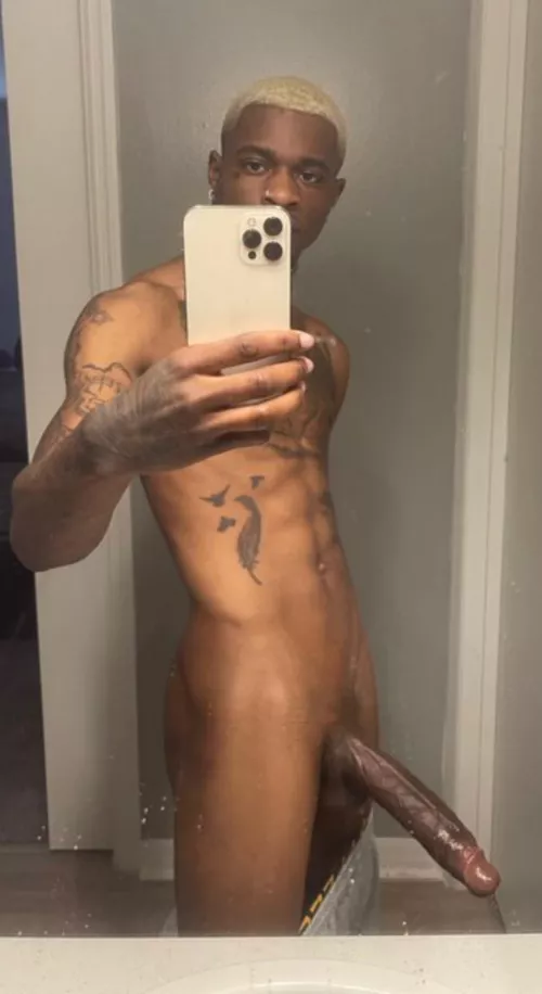 Let me train your throat 😈🍆