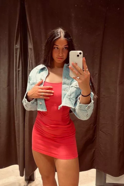 Let your boyfriend take me out to a fancy dinner and fuck me on the toilet while we facetime you