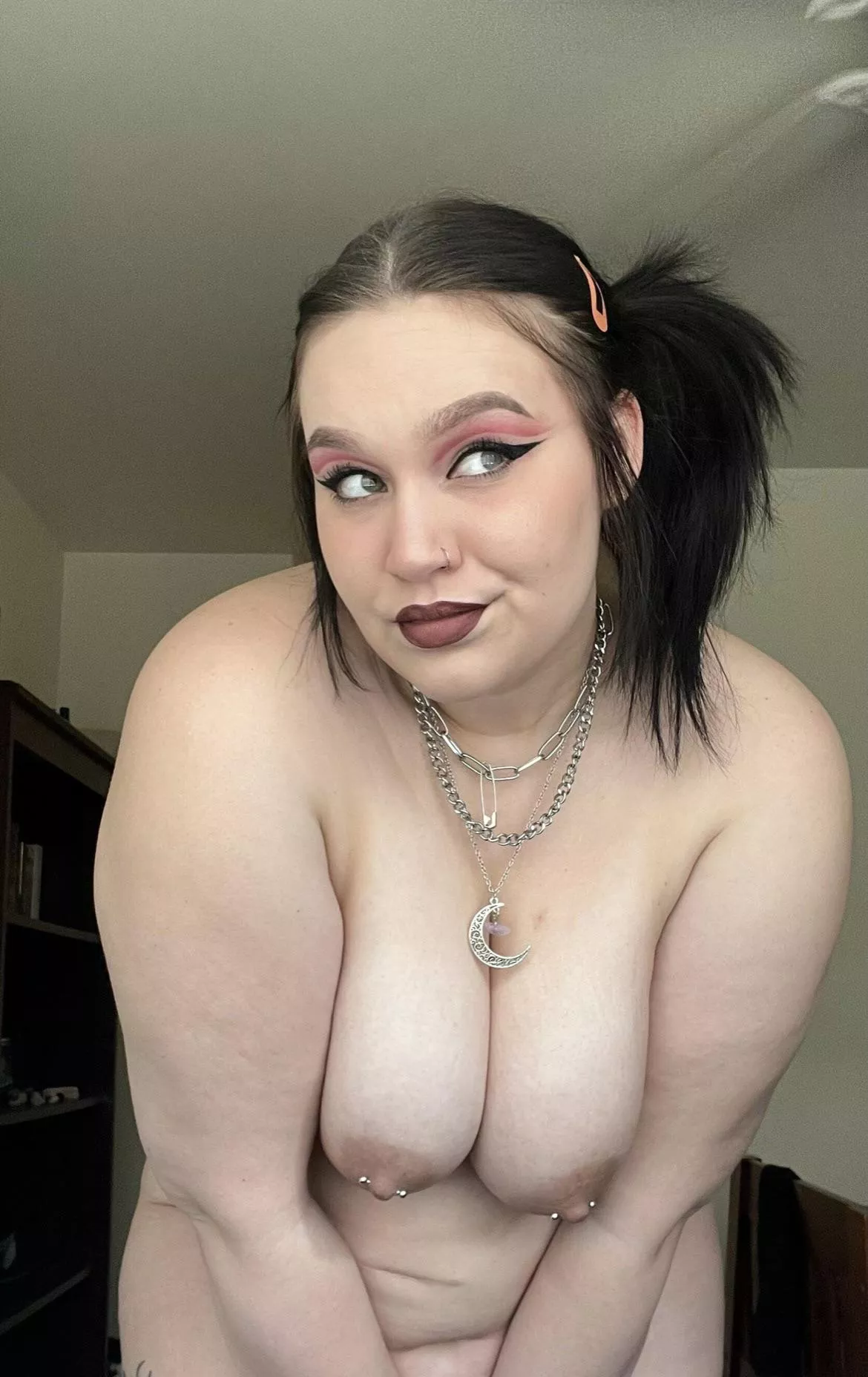 Let’s chat. (I feel a little silly in this pic but I hope you like it lol)