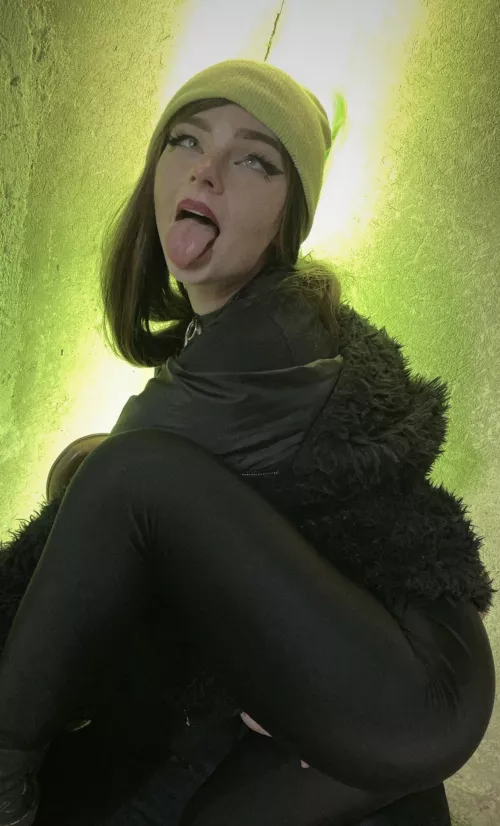 Let’s destroy my makeup with your cum 🥵