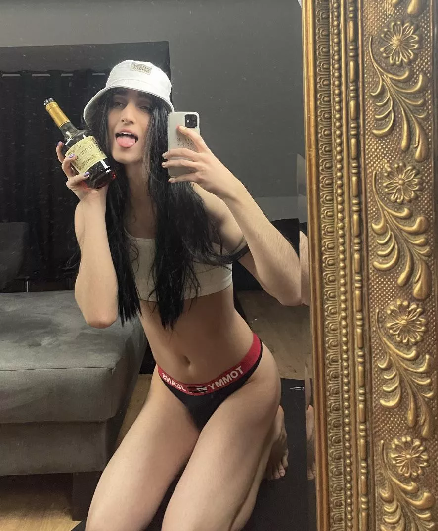 Let’s grab a drink ?🥃💜🥰