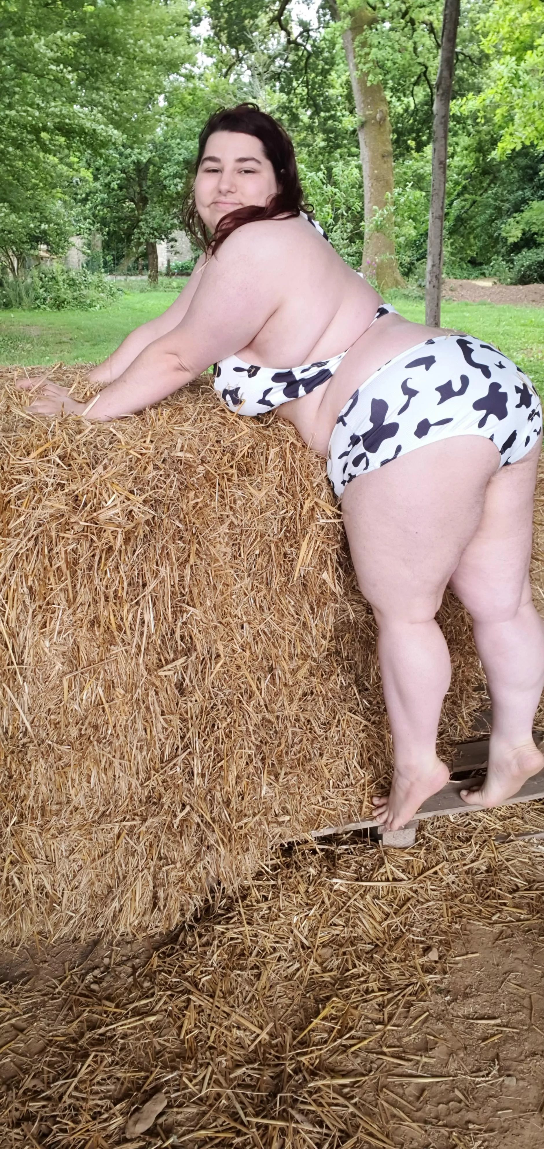 let's have fun in the barn before milking!!