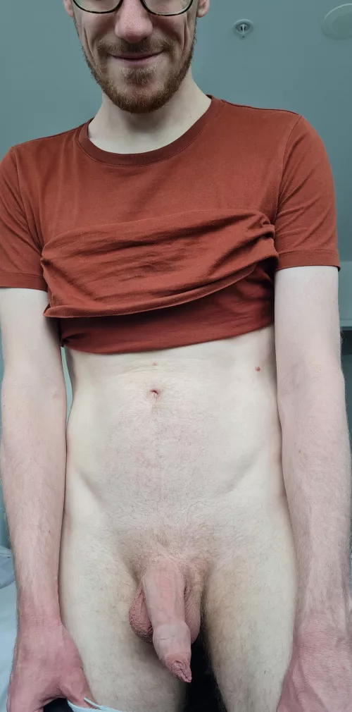 Let's relax together this Sunday arvo... pantless of course ;) [m]