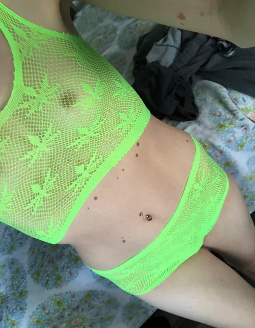 Let’s smoke and enjoy my lingerie. 💚