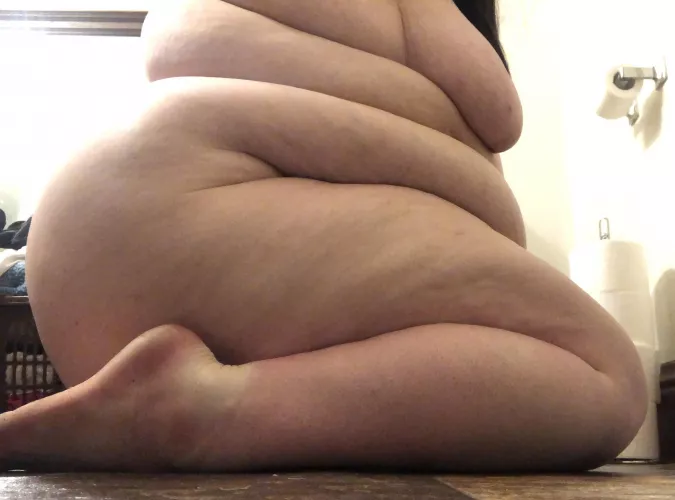 Lick every roll and crease on my body🥵