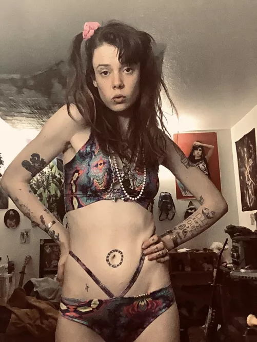 Limits are for pussies: Serve until you’re on your knees begging for mercy. 👿👠💅 [domme]