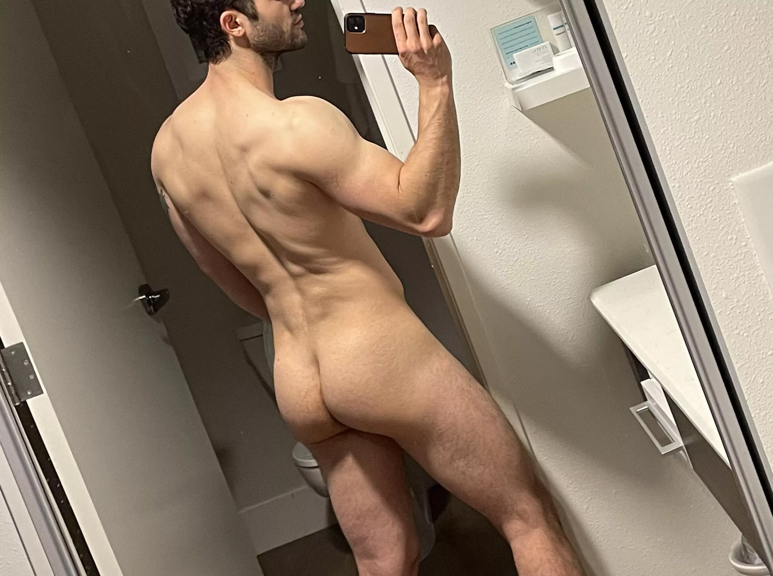 Little late night cake for you all 😘