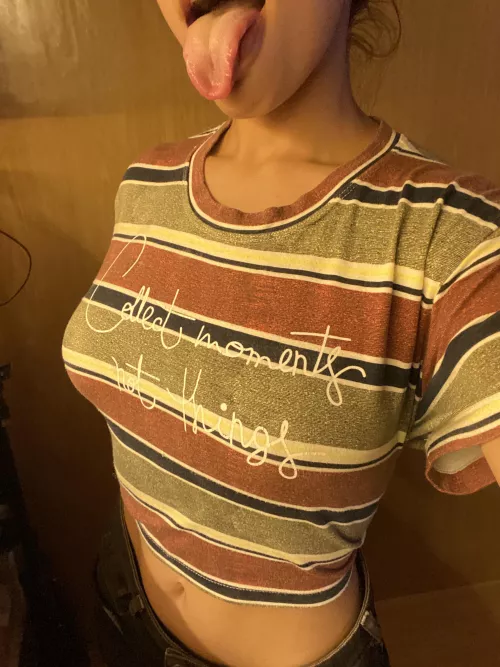 little loose cropped top 😜