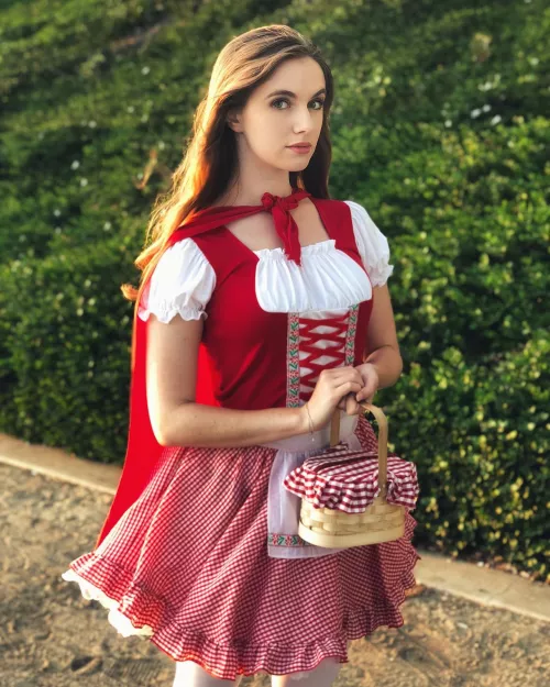 Little Red Riding Hood by DarthLexii