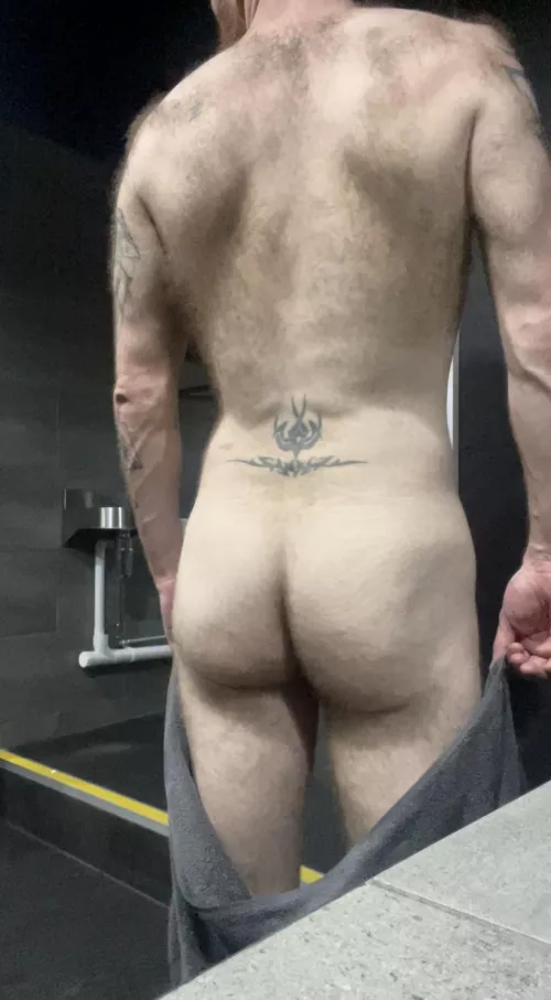 Locker room butt! 🍑😜