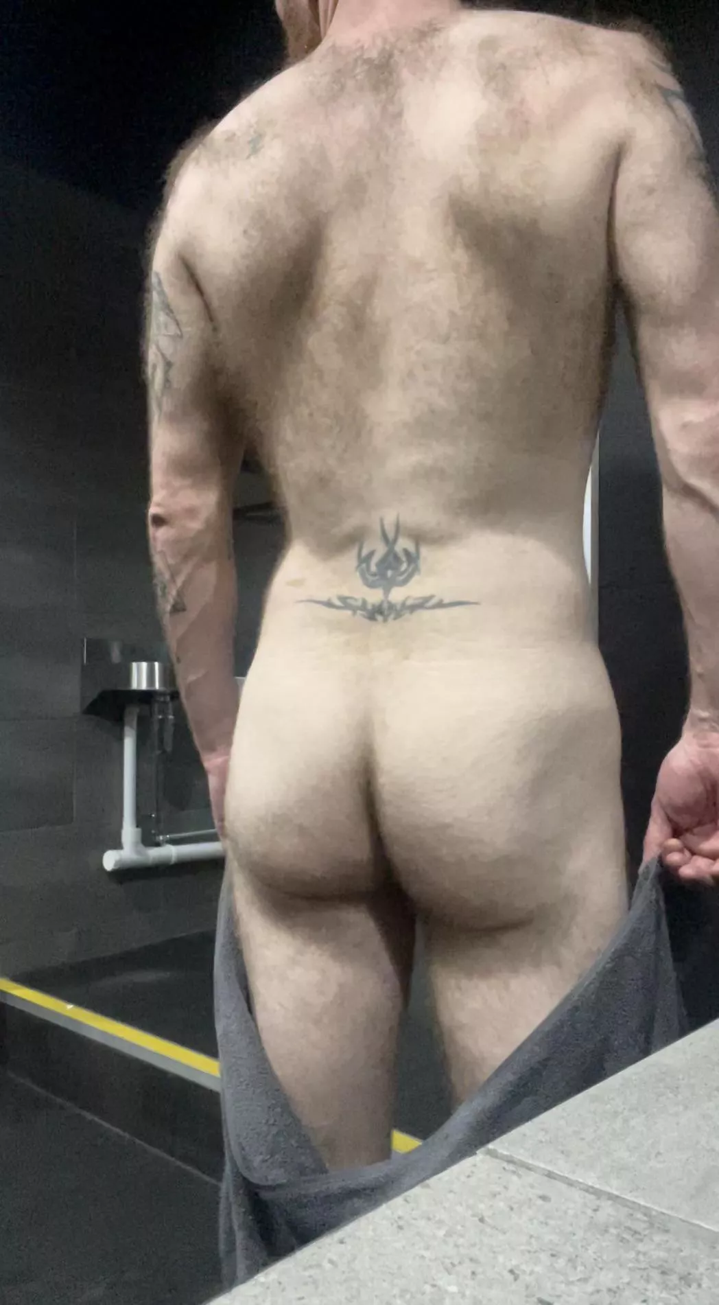 Locker room butt! 🍑😜