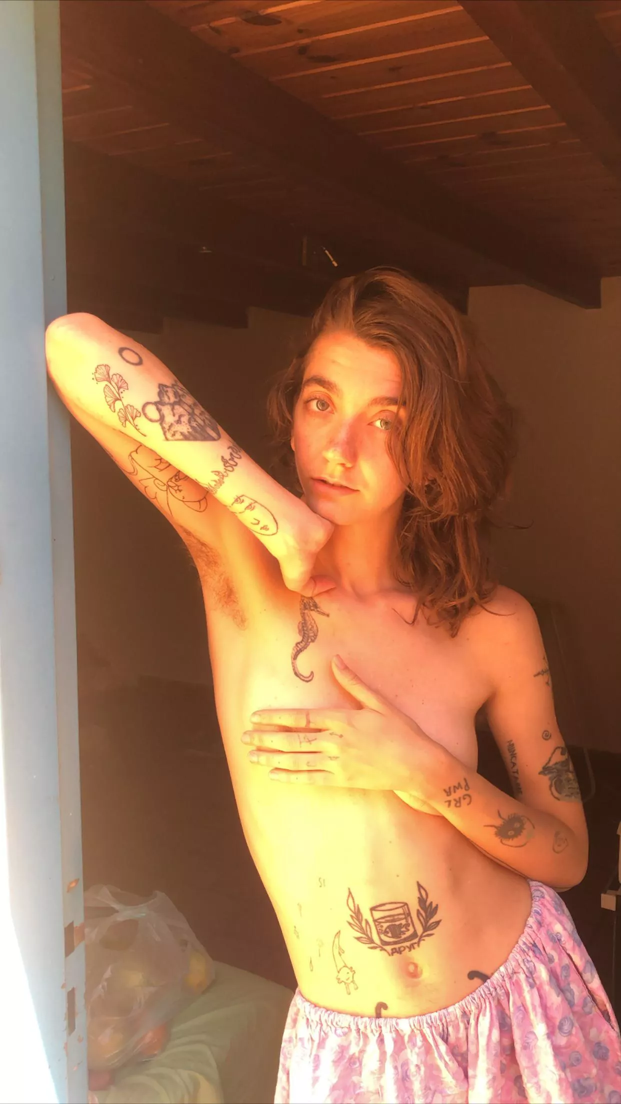 Long years using my hairy armpits 💜