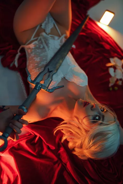 Look how good Ciri’s sword is! Cosplay by me~