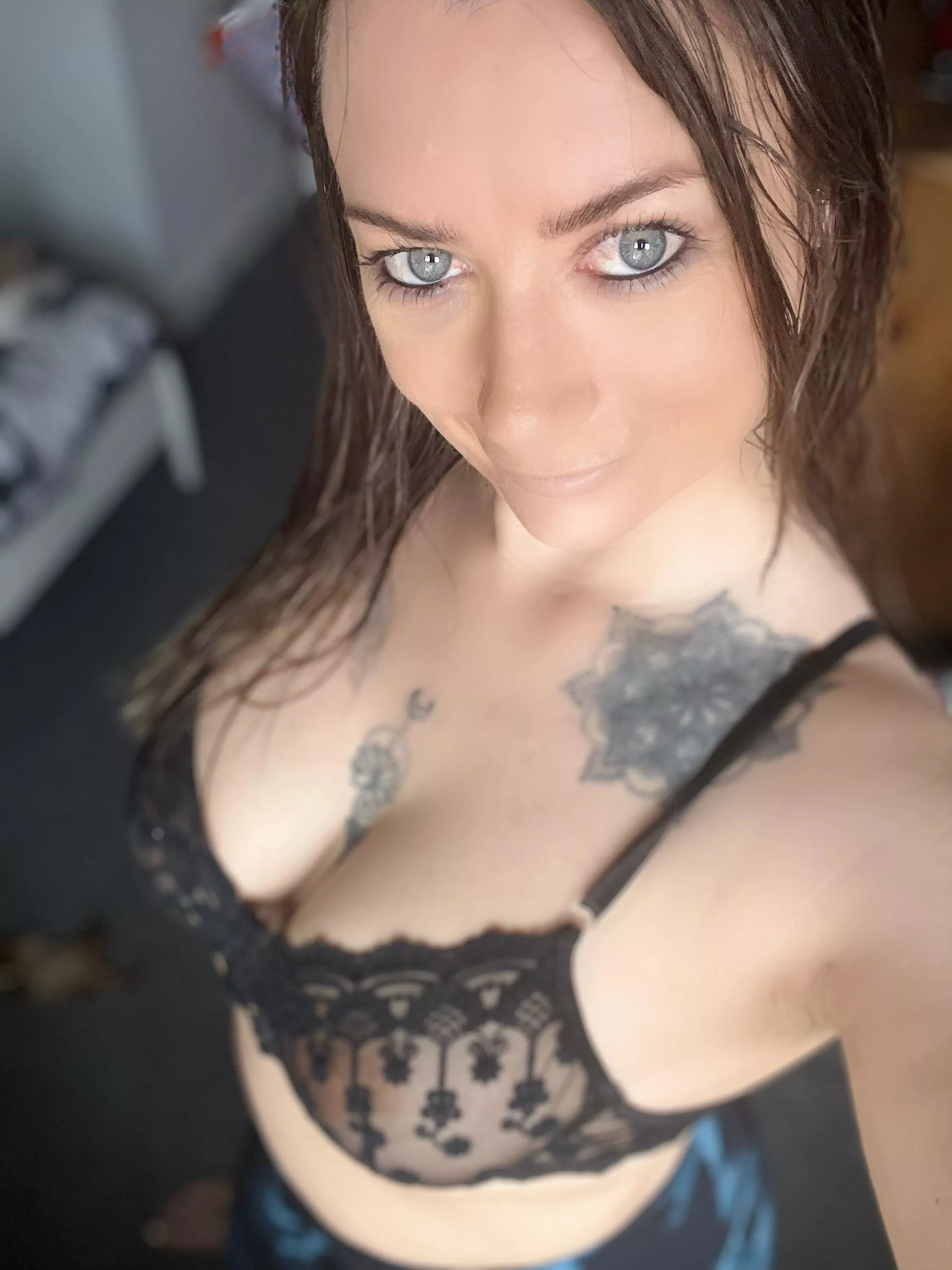 Look into my eyes 👀