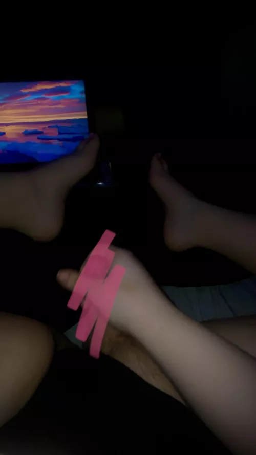 Looking for a boyfriend whoโs gonna worship my toes and girl dick๐