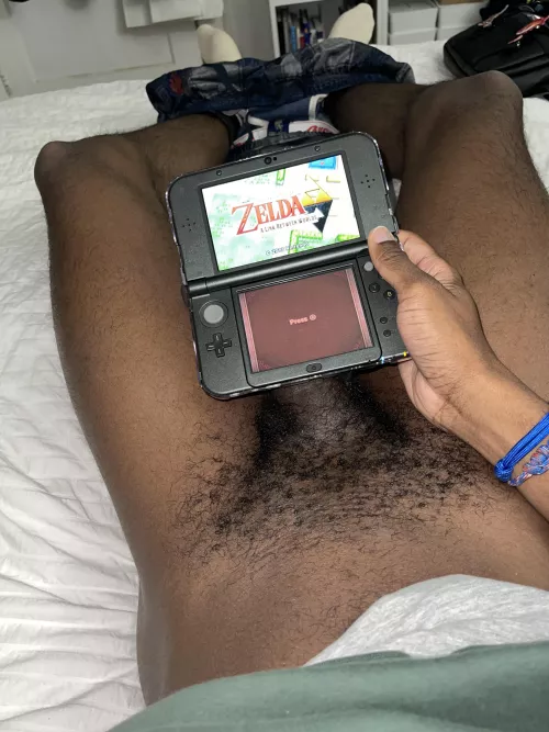 Looking for a guy who just wants to chill naked and play Nintendo games 👾