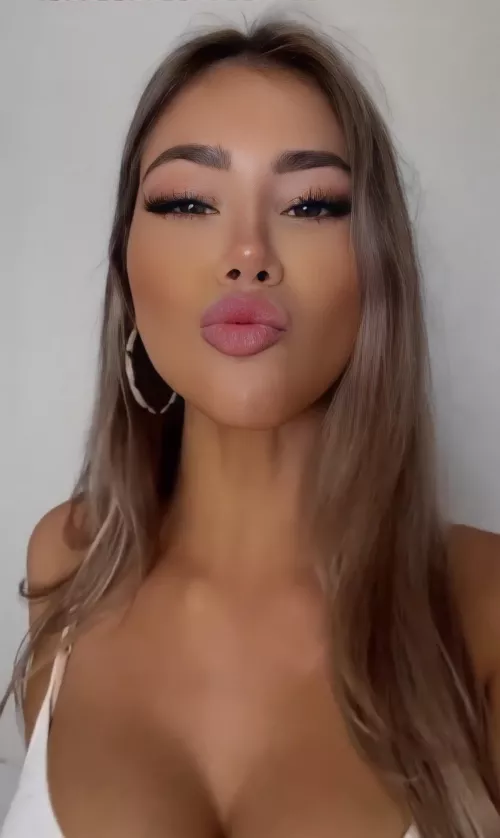 Looking for bull cocks to trib this dirty little slut 😈cock and jerk trib this whore (big screen only) kik: LoveSlutsz (not reply to heys send trib first)