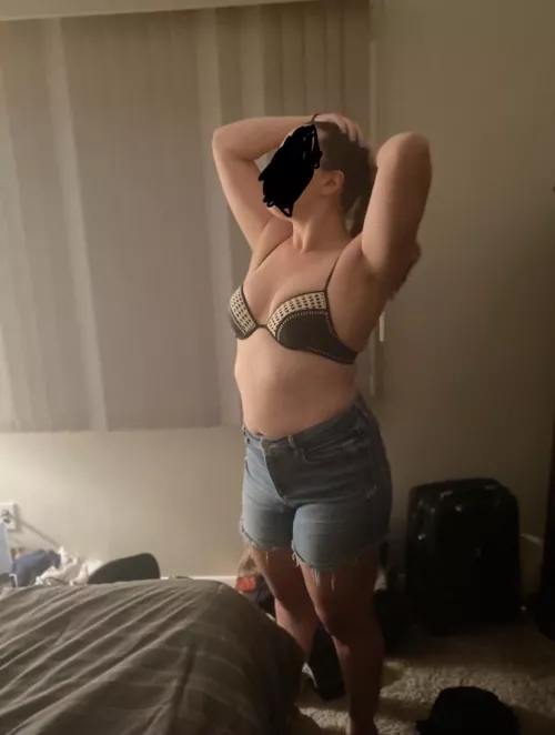 Looking for guys to tribute my wife! Have plenty of pics and videos! Kik: cocktribber1737