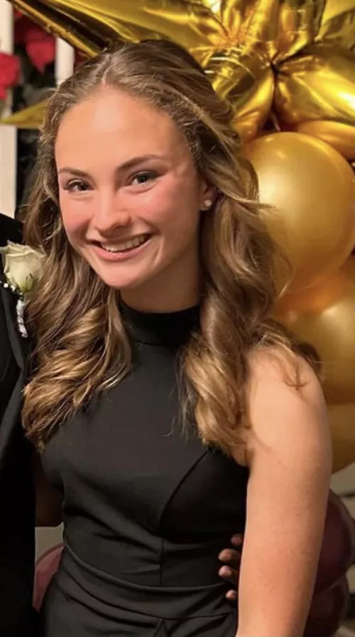 Looking for someone to jerk to my t33n gf, message me