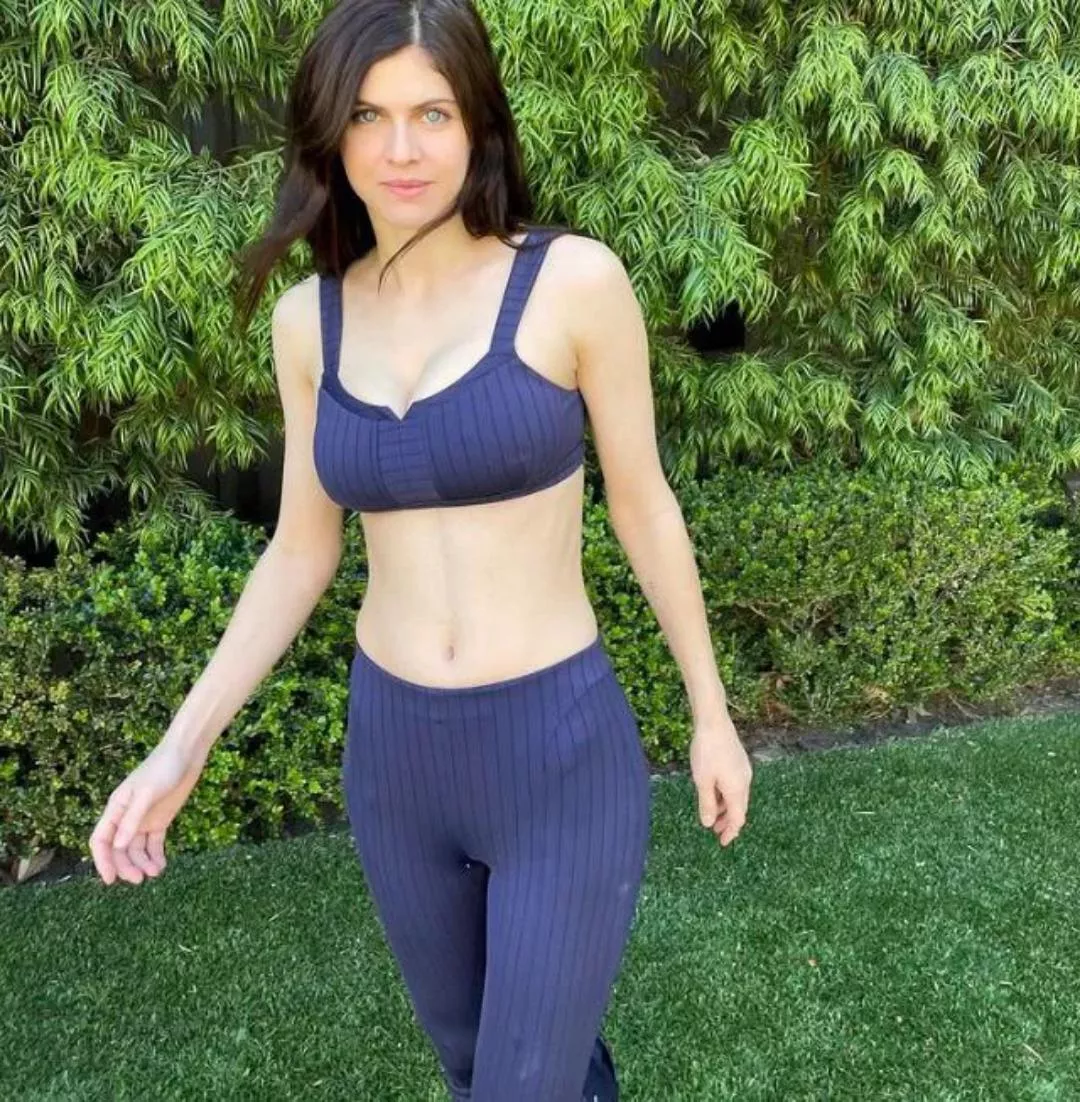 Looking for someone to play Alexandra Daddario in a longterm romantic roleplay