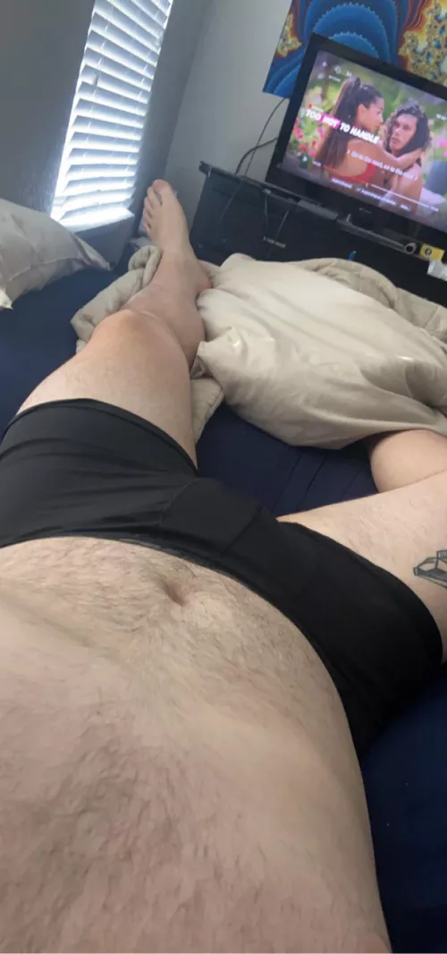 Looking to chat. Dm me