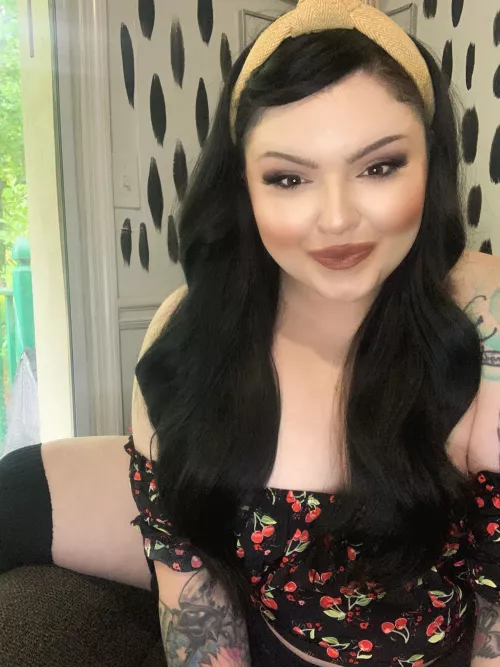 Looking to get my makeup messed up 😇