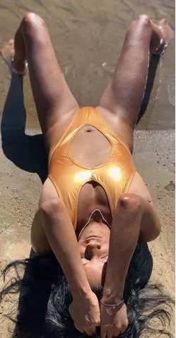 love her in a sling bikini!🔥🔥🔥