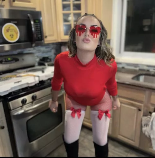 Love her lips and curves 😍