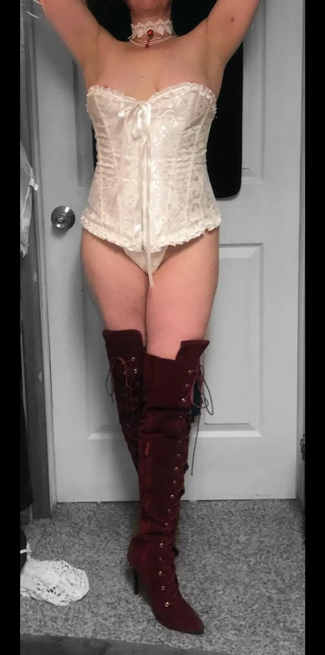 Love my new boots with this corset 🔥