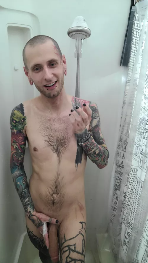 love posting pics of myself and showing off for you :3