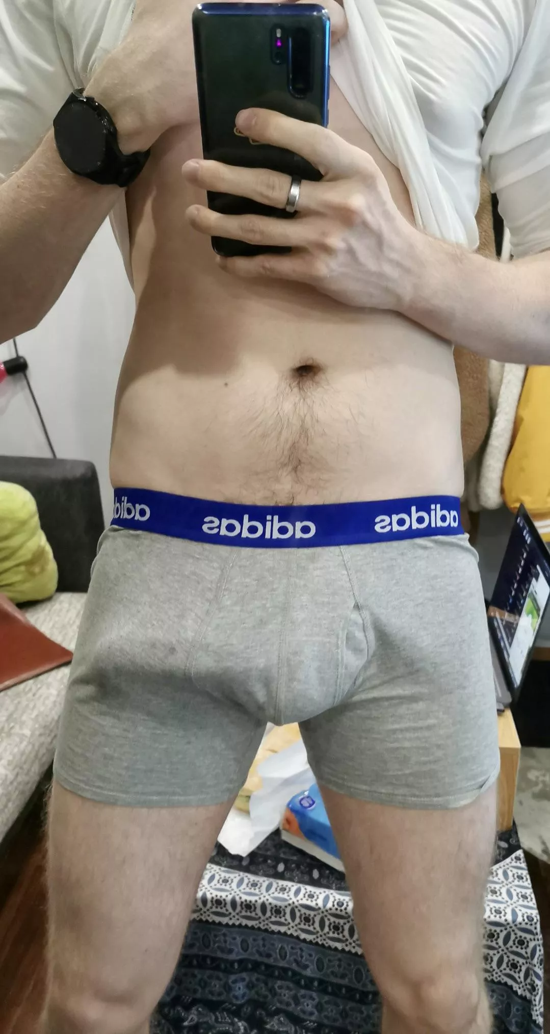 Love showing off my bulge 🍆