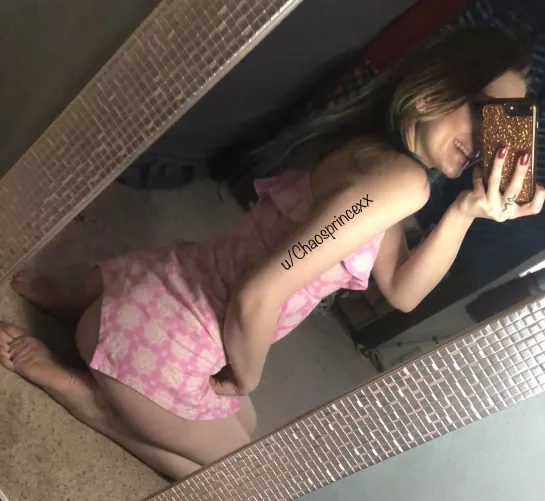 Love the way this lil dress shows off my booty😋