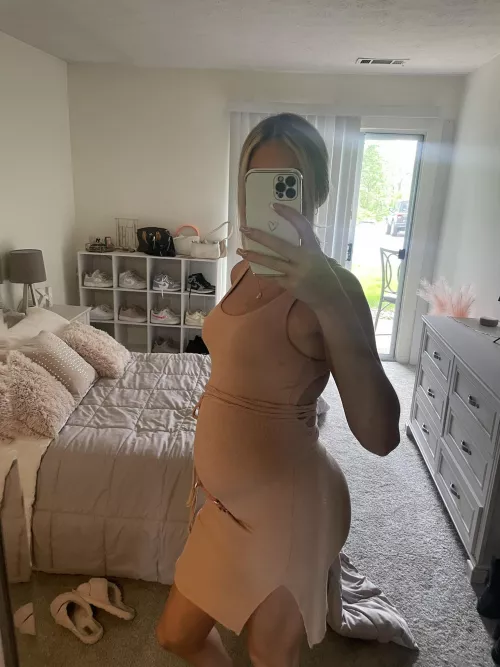 Love wearing dresses with my bump🥰
