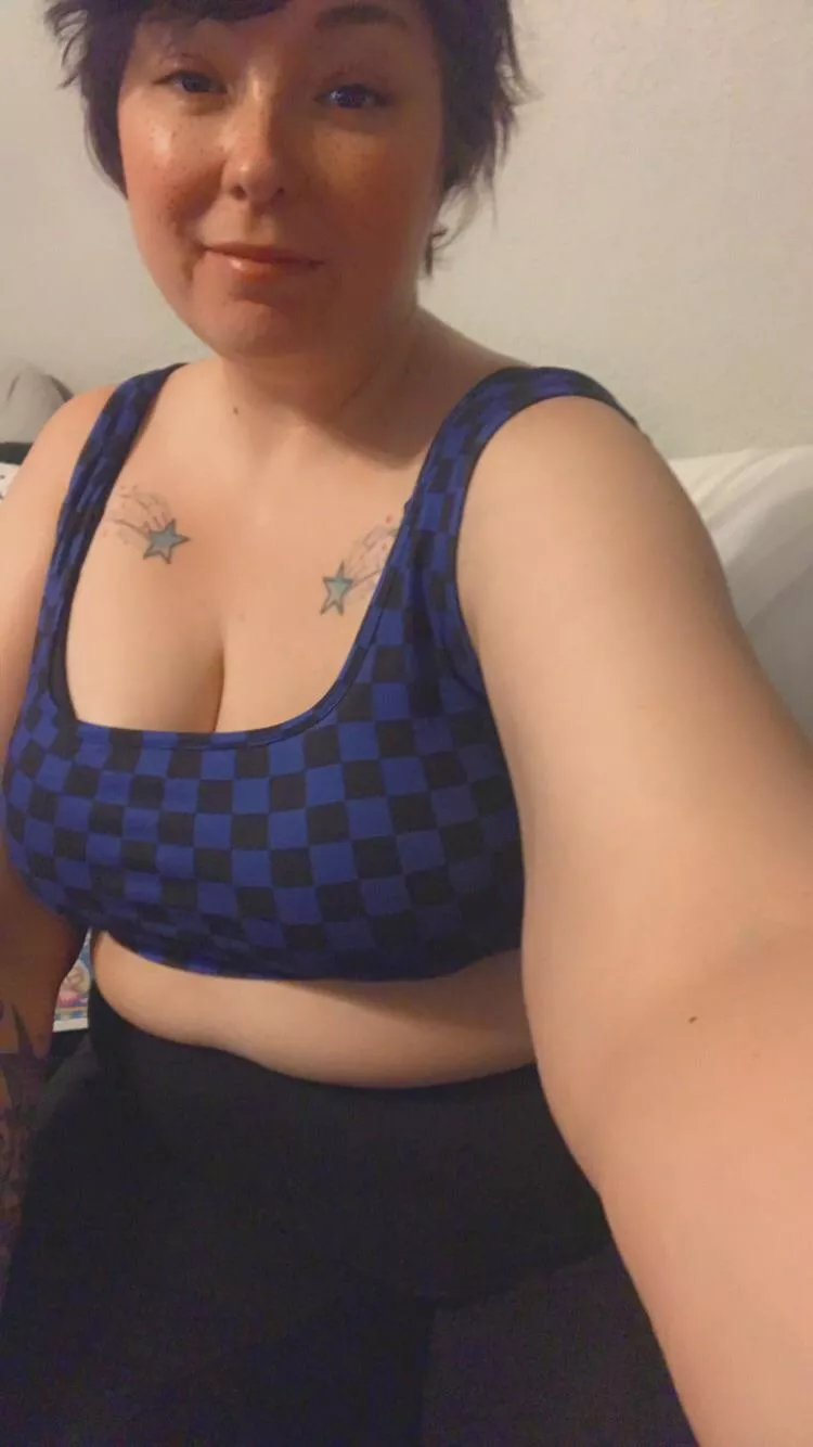 Loving my crop top. 🤩