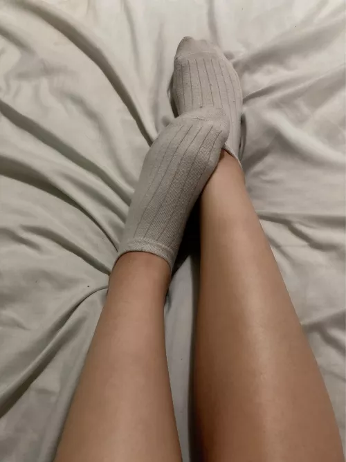 low ankle socks exposing my legs ♥︎