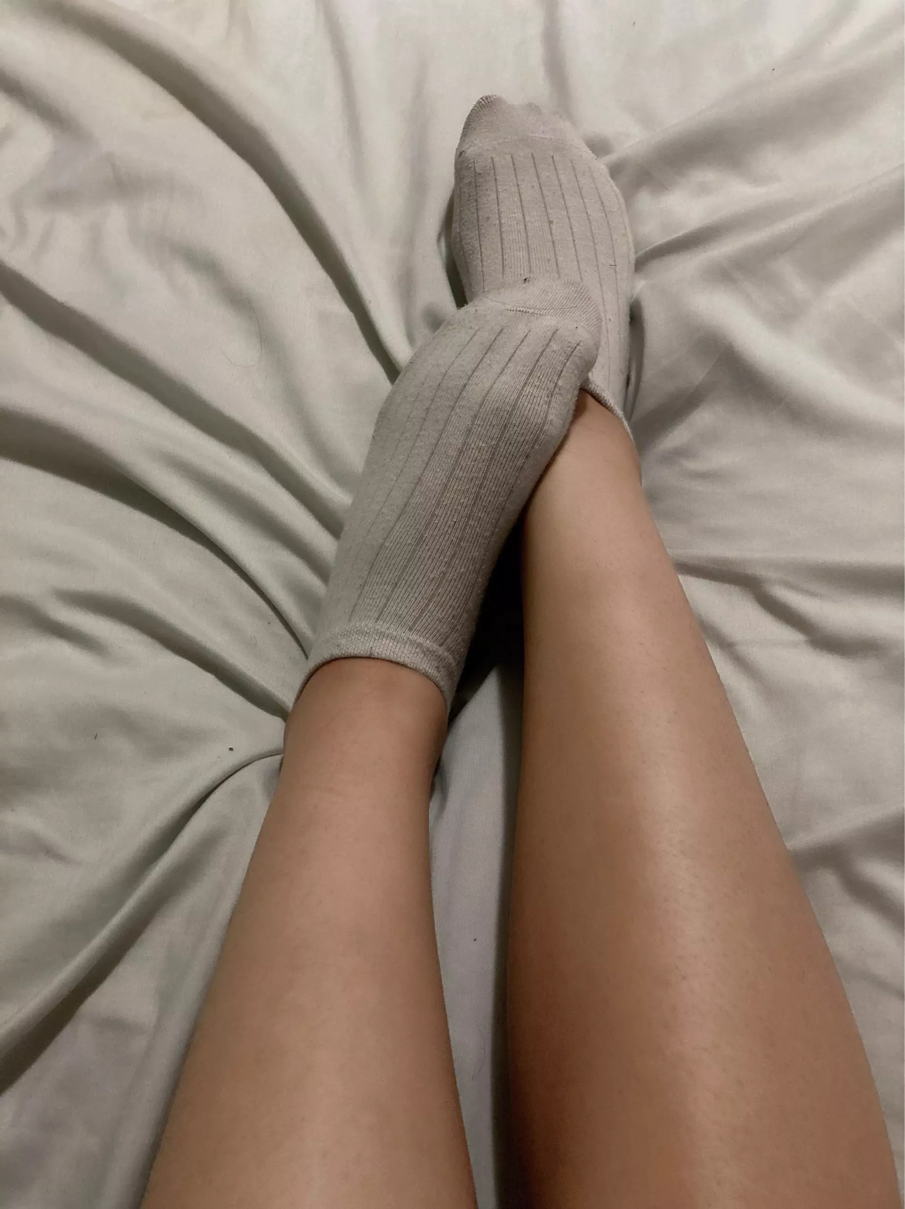 low ankle socks exposing my legs ♥︎