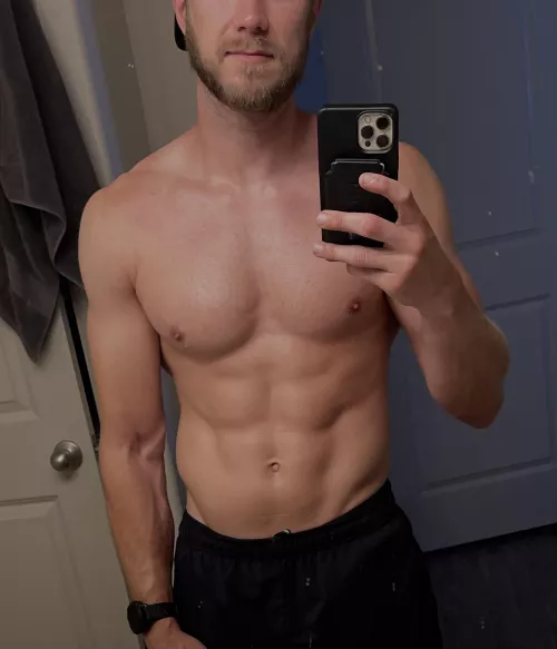 [m] a tan always makes the abs look better 😉