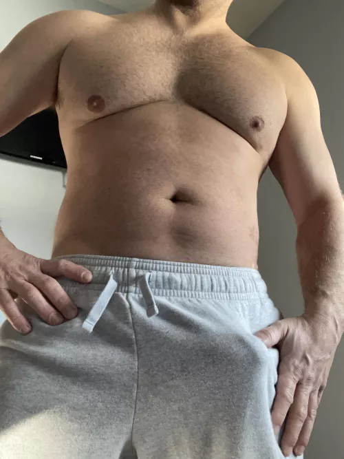 [M] Best color sweats to workout in.. change my mind😜