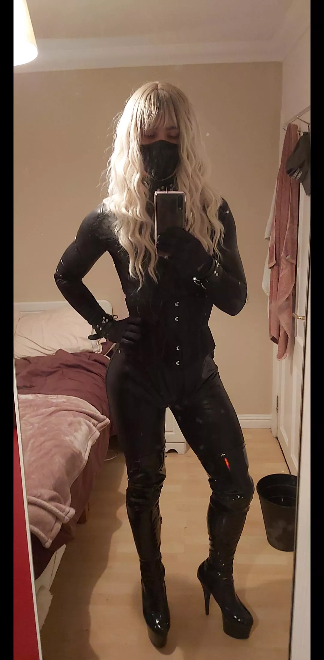 [M] The Outfit is complete😈