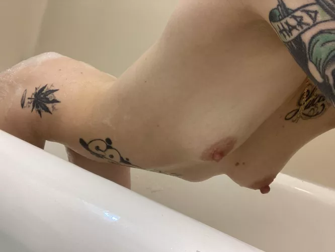 m tiyn.... come stuff me