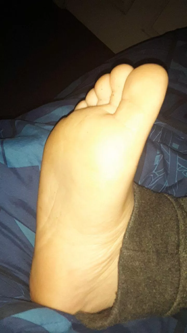 M18 m4m giving out footjobs today lmk if u need to fuck a good pair of soles