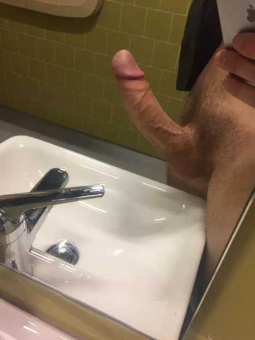 [M22] Got horny in the bathroom, would love to read your rates 🥵