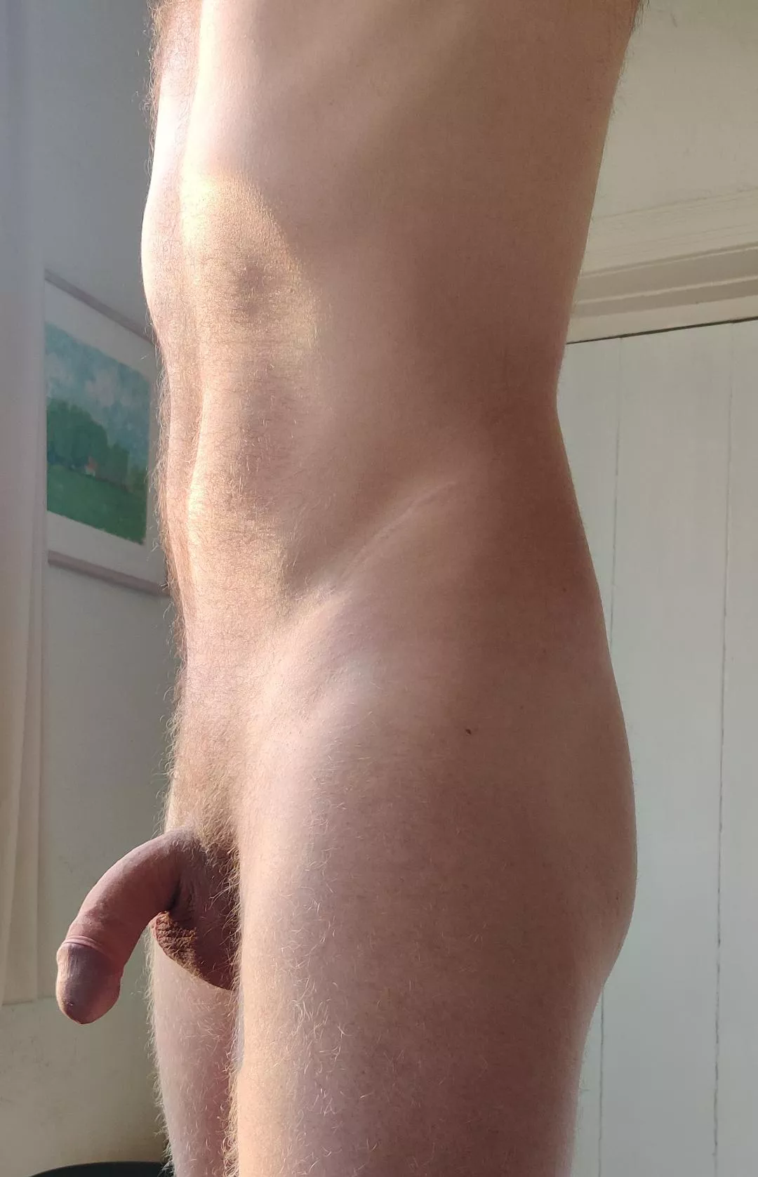 M26 187cm When flaccid my penis is not hanging but pointing forward a bit. Does this happen to anyone else? Feeling uncomfortable being seen like this in public nude spaces like a sauna. What would you think?