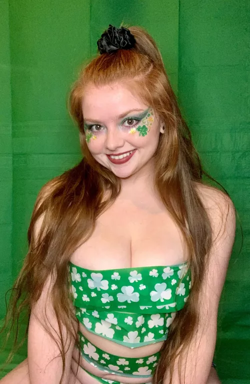 Made my first ever collab vid riding dick today and it was so fun! 😳 you know where to find it 👀😏