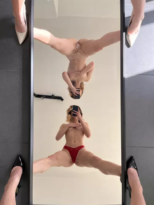 made some topless pics with my bestie 😝💦 DM me on OF to see them 🍑😋💋