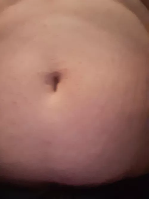 (Male) any ladies wanna talk about belly buttons