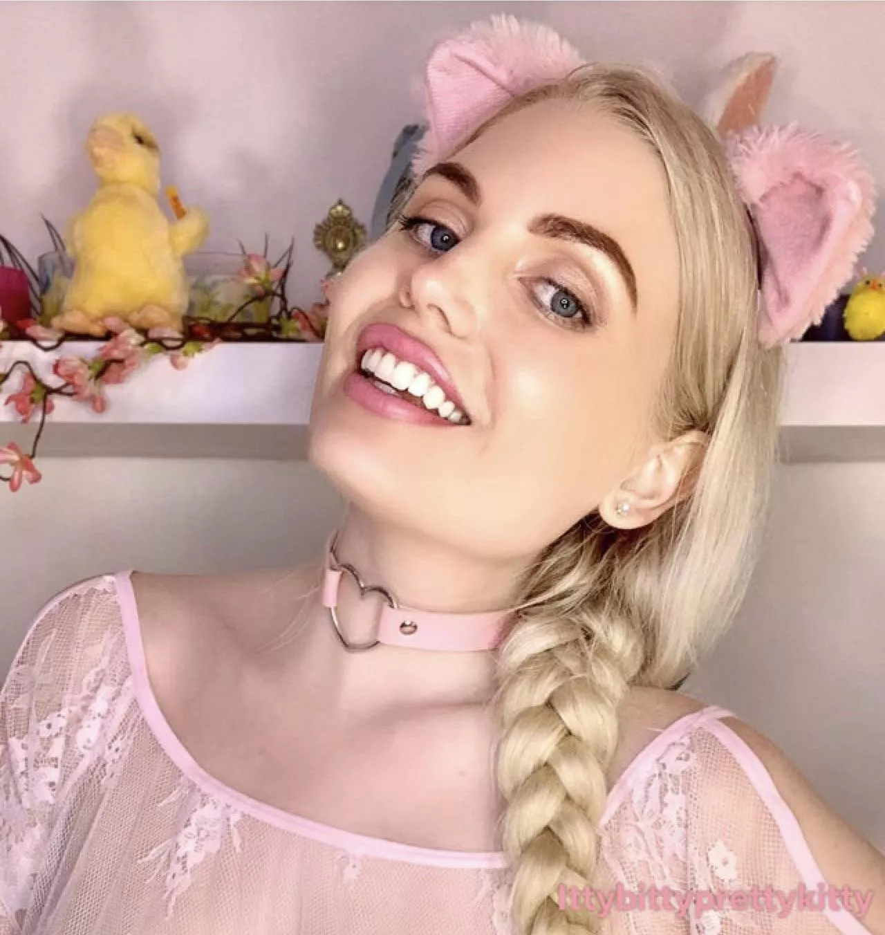 May I get head scratches please