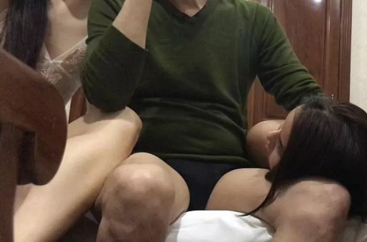 Me and my friend invite the gym’s pt to our room ❤️